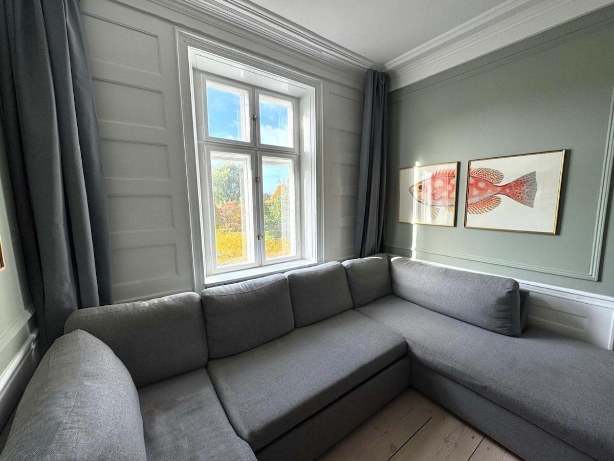 Lovely Overlooking King's Garden *